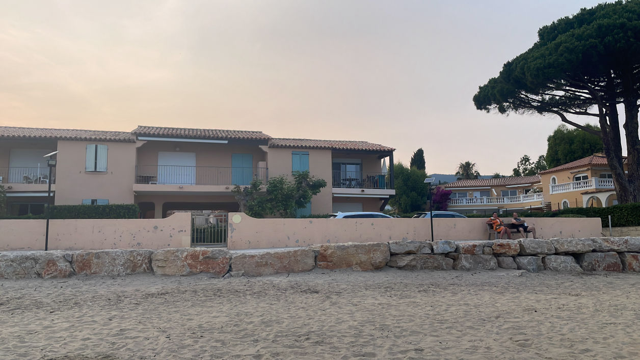 Ferienwohnungsanlage Le Rescator (vom Strand)